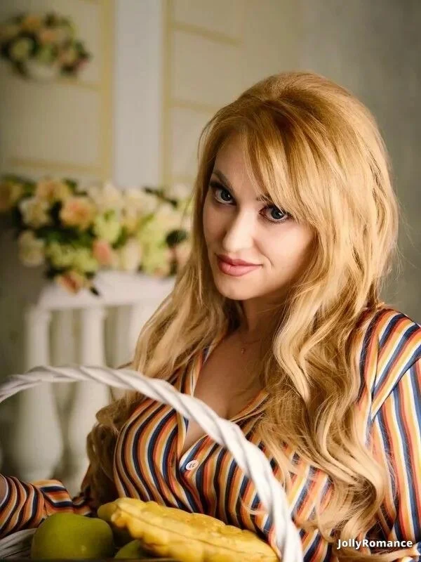 Larisa Profile image 1