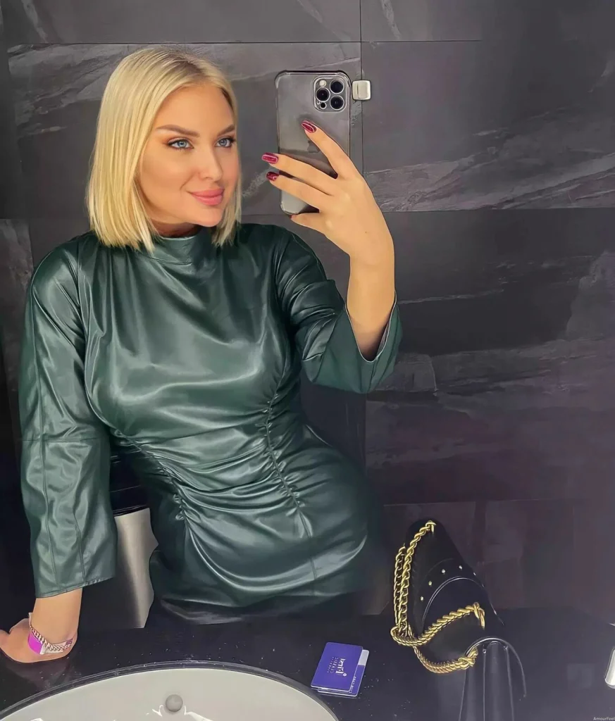 Larysa Profile image 1